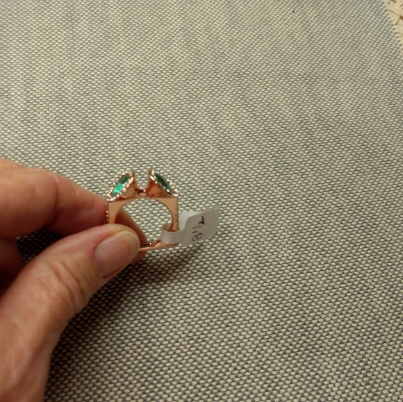 Ring - Picture 3 of 4